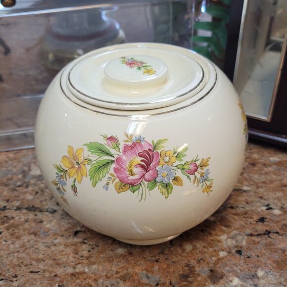 Homer Laughlin Kitchen Kraft Spring Wreath Ball Cookie Jar with Lid - Picture 1 of 6